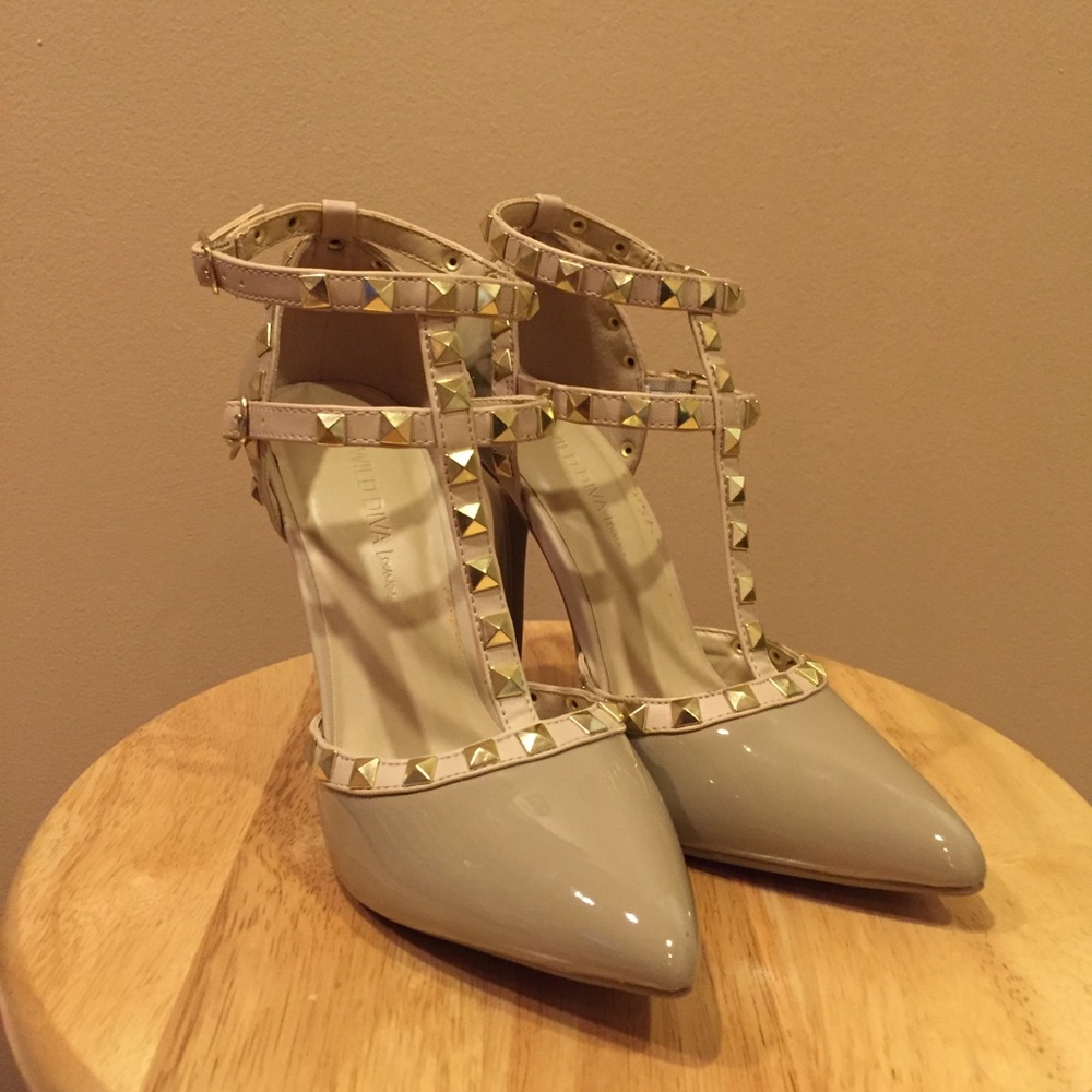 Studded nude pumps